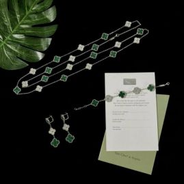 Picture for category Van Cleef Arpels Sets
